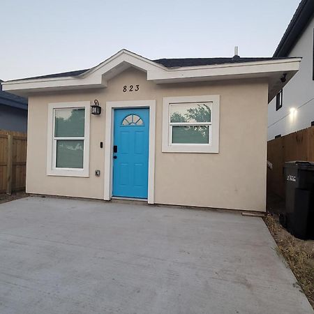 The House With The Blue Door. Daire McAllen Dış mekan fotoğraf