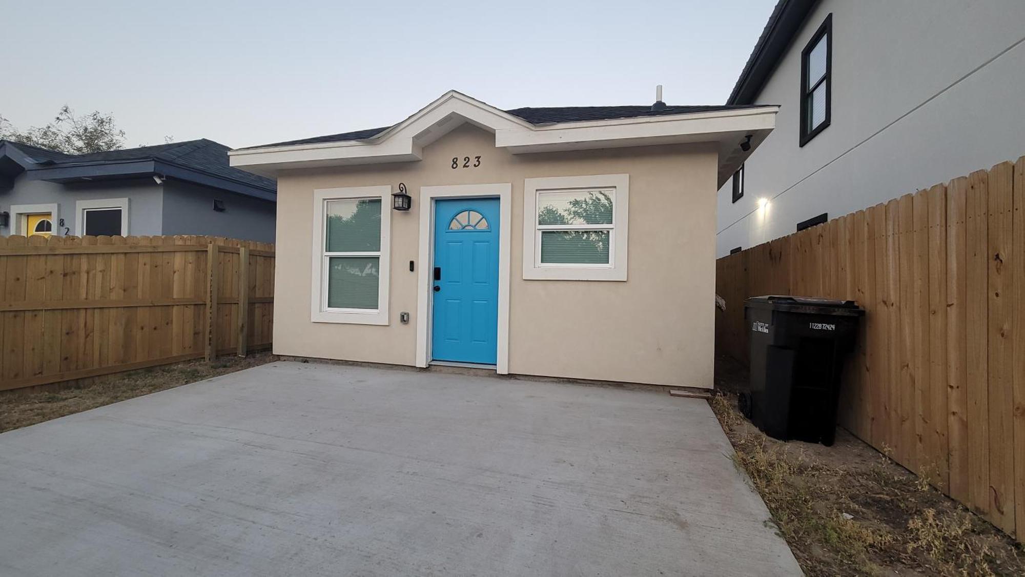 The House With The Blue Door. Daire McAllen Dış mekan fotoğraf